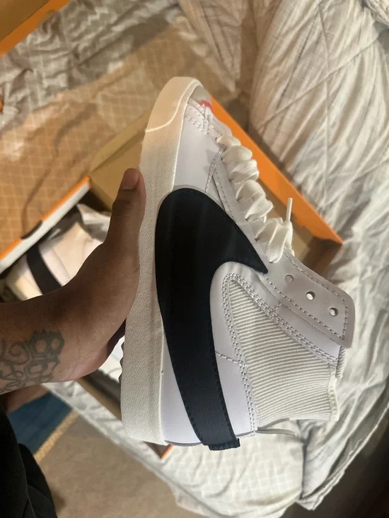 Nike White Black Sneakers with Coral Accent - Picture 3 of 3